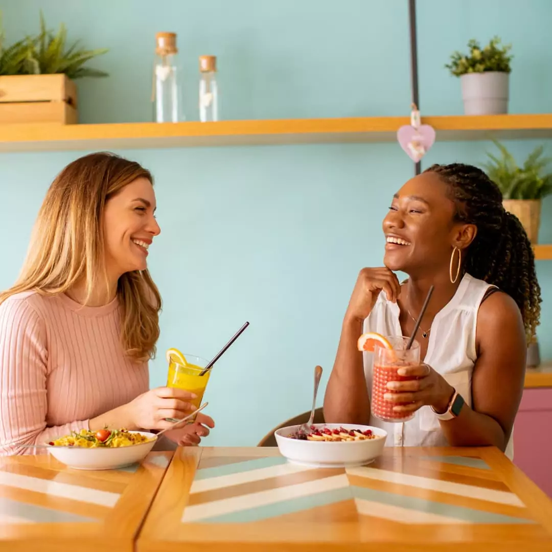 Two friends talking and eating healthy weight loss food